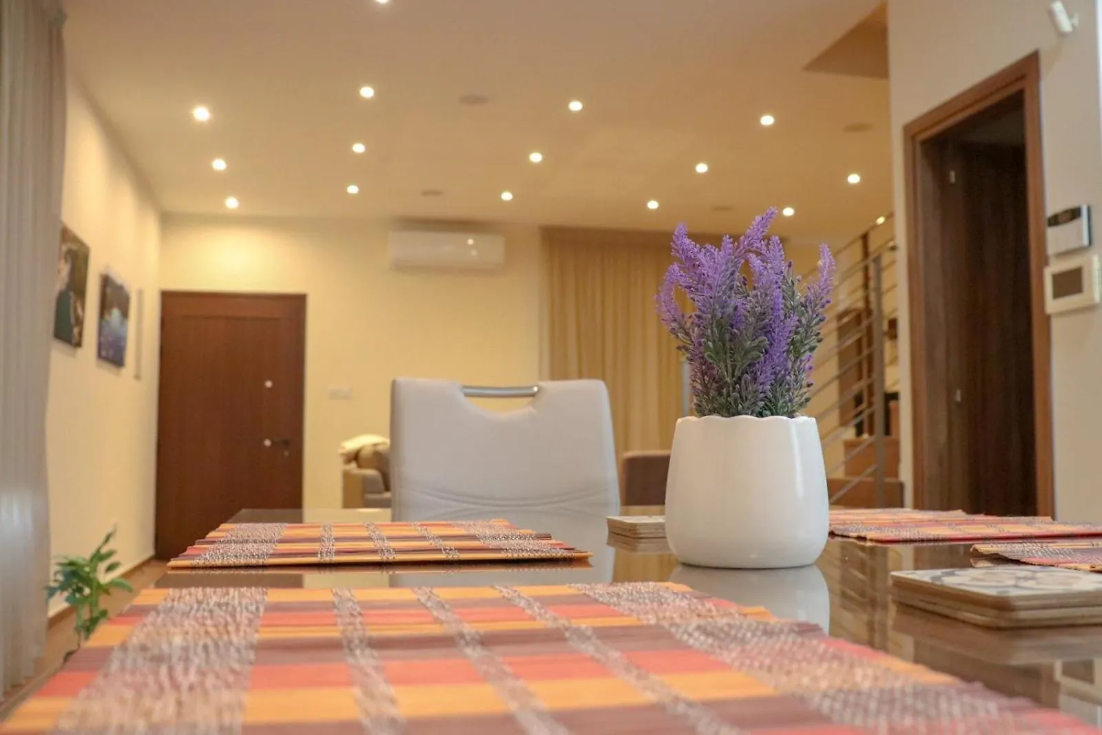 לרנקה Marios Villa